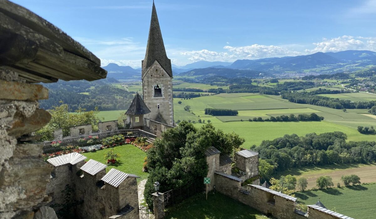 kirche mit ausblick